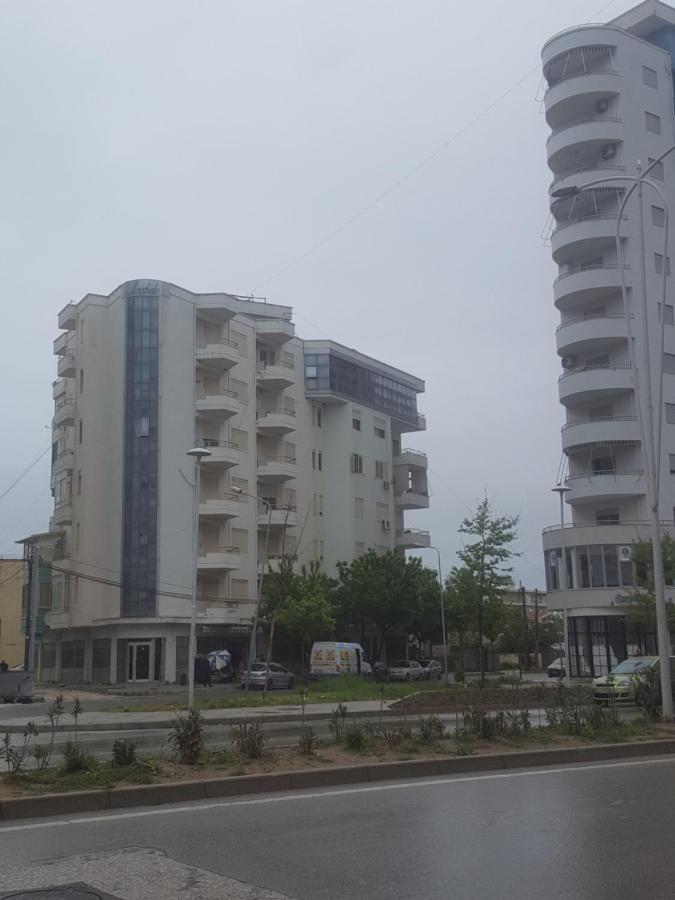 VlorëCasa Al Centroアパートメント エクステリア 写真